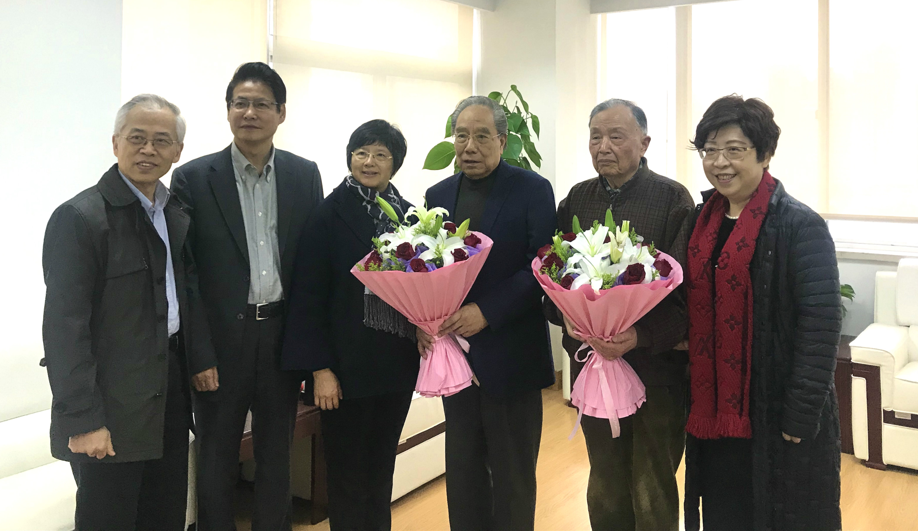 上海市副市长宗明一行慰问sunbet申搏官网朱南孙、严世芸、蔡淦三位名老中医