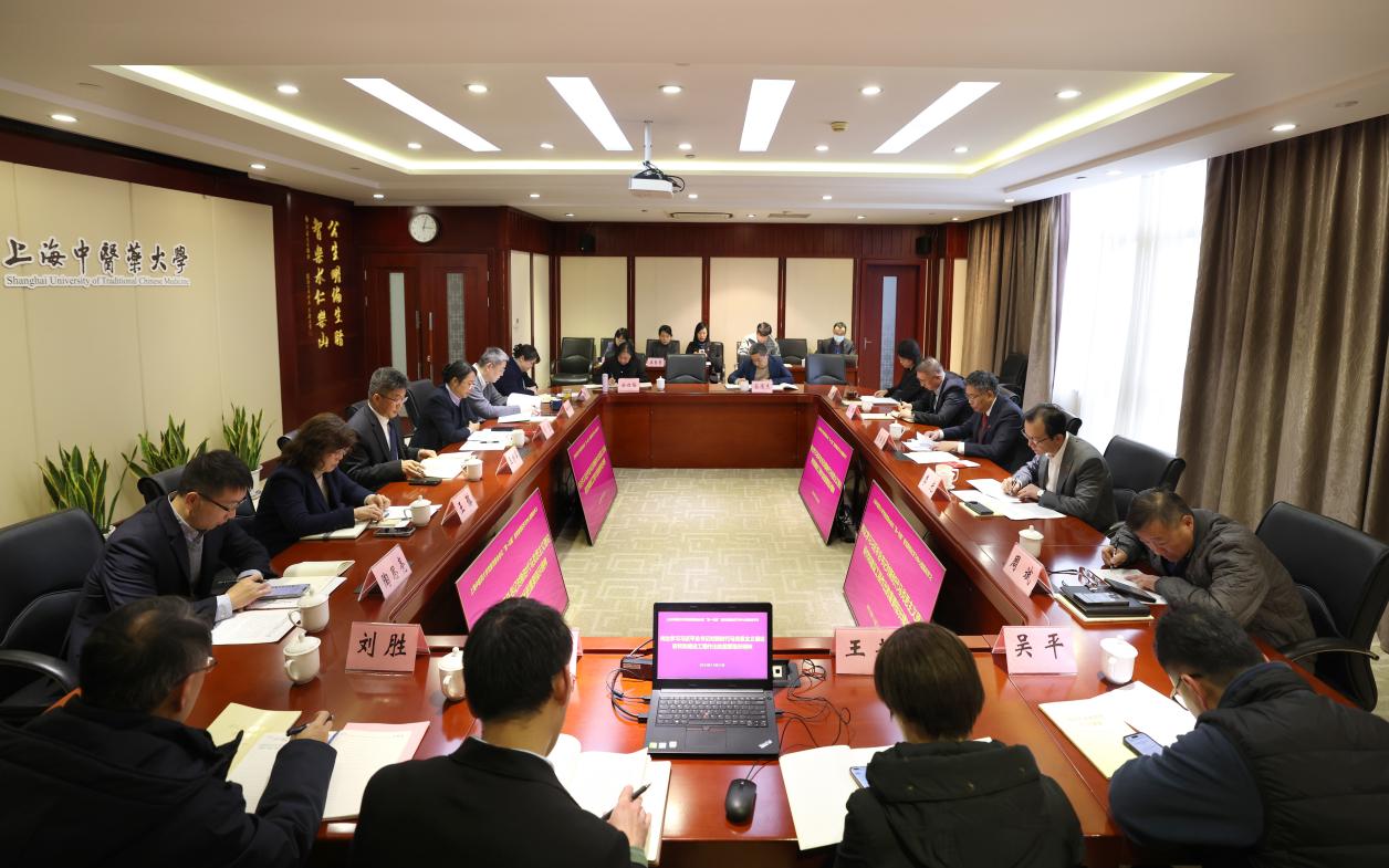 校党委常委会会议“第一议题”暨党委理论学习中心组集体学习举行