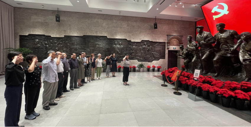 sunbet申搏官网“七一”座谈会暨“光荣在党50年”纪念章颁发仪式举行