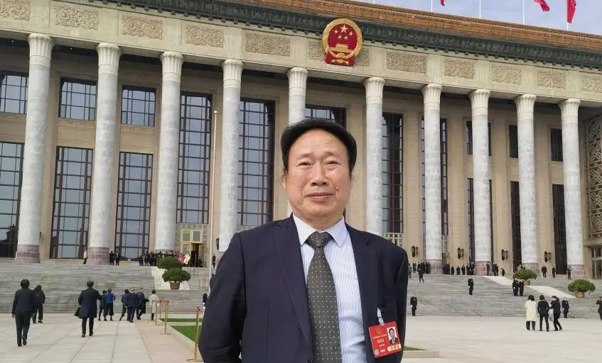 sunbet申搏官网全国人大代表吴焕淦履职全国“两会” 传递“上中医声音”！