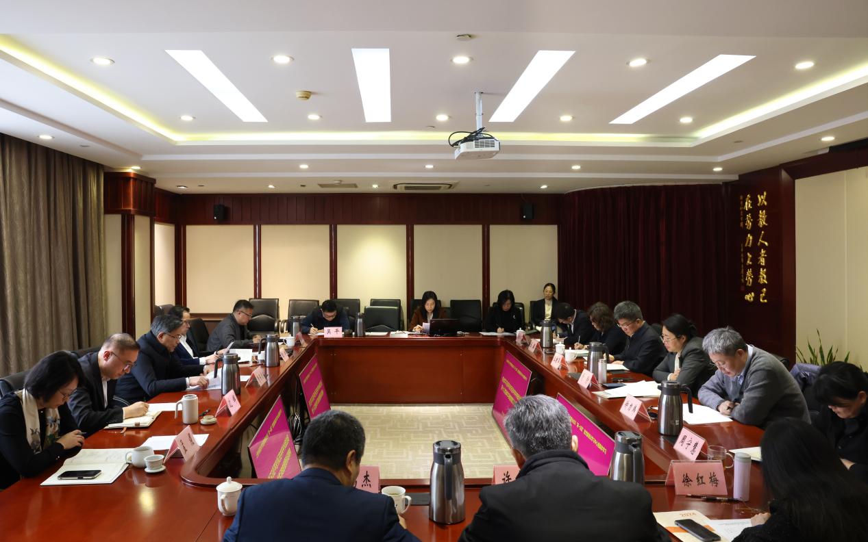 校党委常委会会议“第一议题”暨党委理论学习中心组集体学习举行