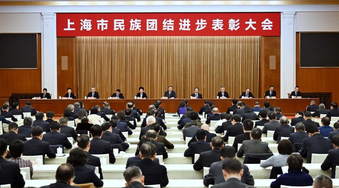 sunbet申搏官网民族联会长向延卫荣获“上海市民族团结进步先进个人”称号