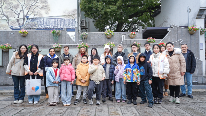 杏林润童心 岐黄迎新春——sunbet申搏官网国际学生走进新场镇寒托班