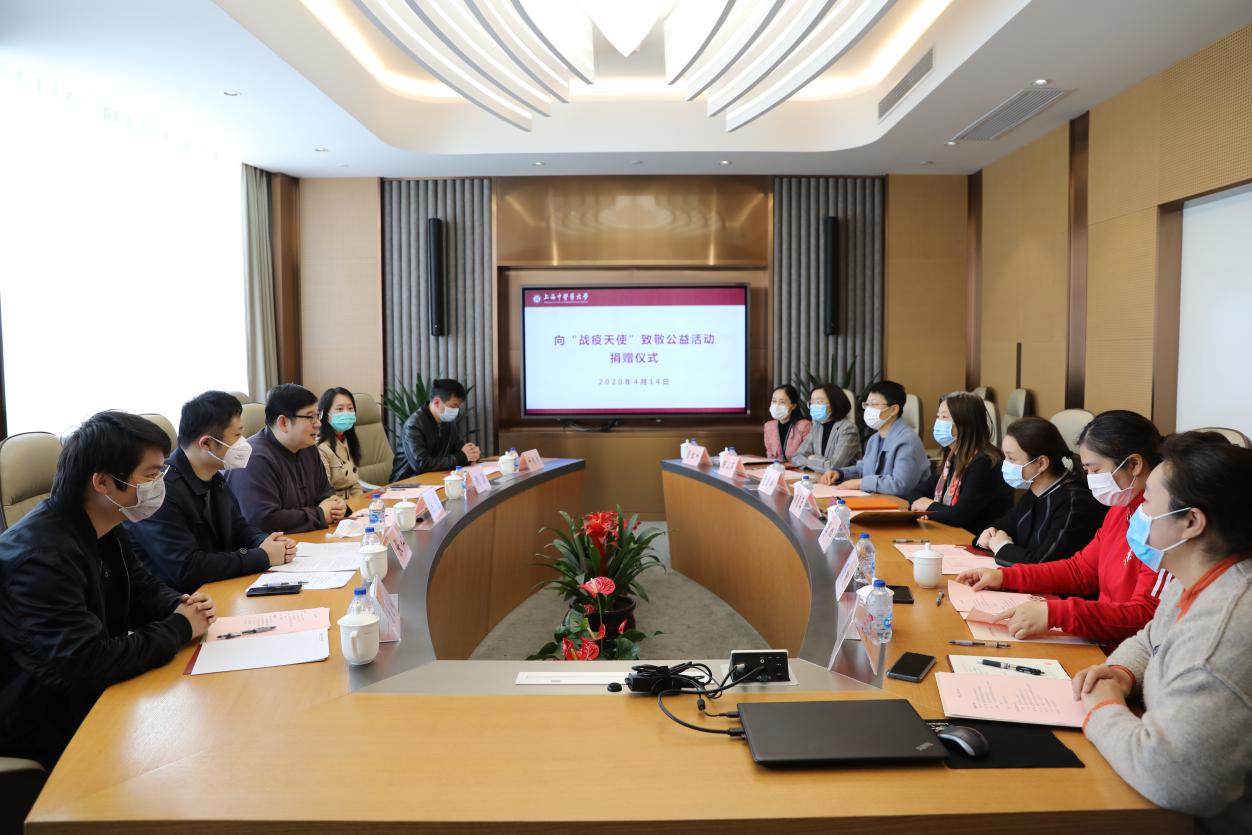 致敬天使 感恩有你 向“战疫天使”致敬公益活动捐赠仪式在sunbet申搏官网举行